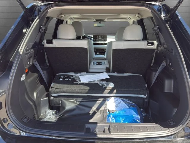 Used 2025 Black Mitsubishi SEL Platinum Edition image 11