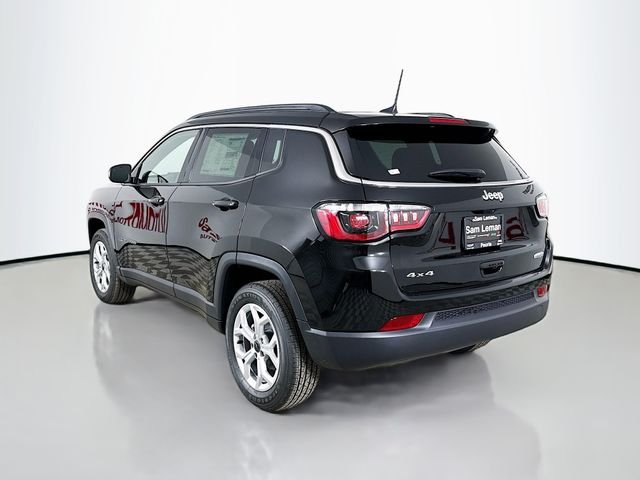 New 2026 Diamond Black Crystal Pearl-Coat Exterior Paint Jeep Latitude image 5