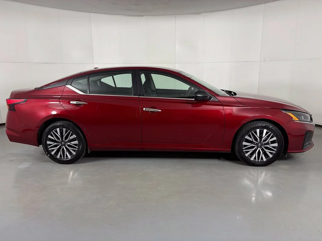 Used 2024 Red Nissan 2.5 SV image 9