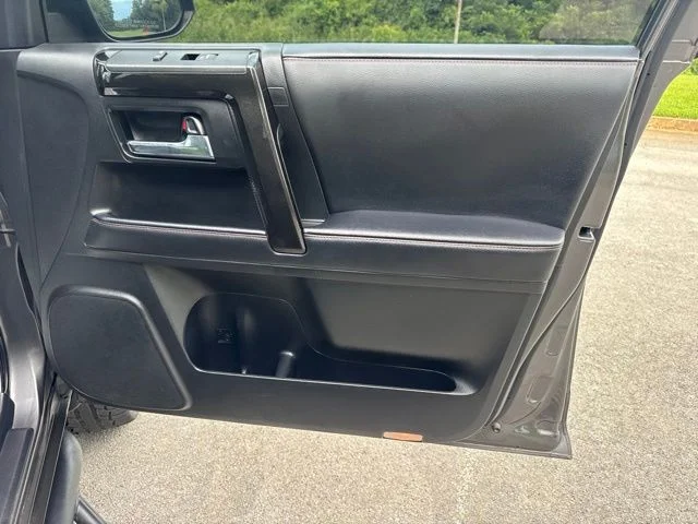 Used 2020 Gray Toyota Venture image 10