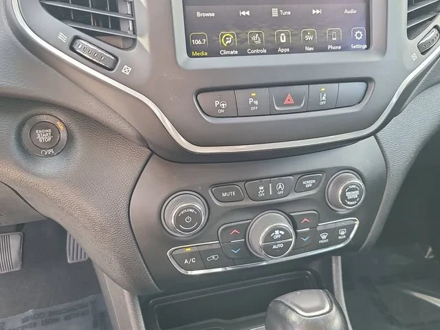 Used 2023 White Jeep Altitude Lux image 33