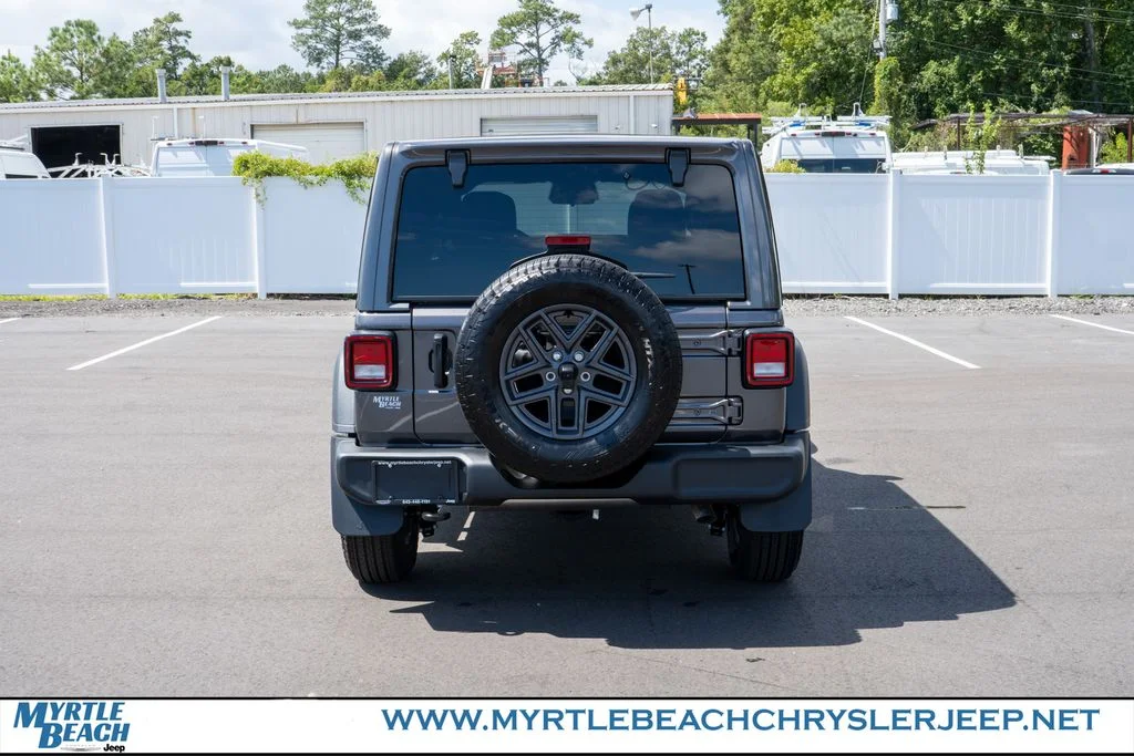 New 2026 Granite Crystal Metallic Clear-Coat Exterior Paint Jeep Sport S image 5