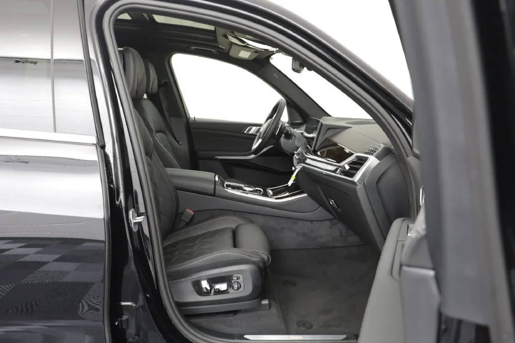 New 2026 BLACK SAPPHIRE BMW xDrive40i image 19