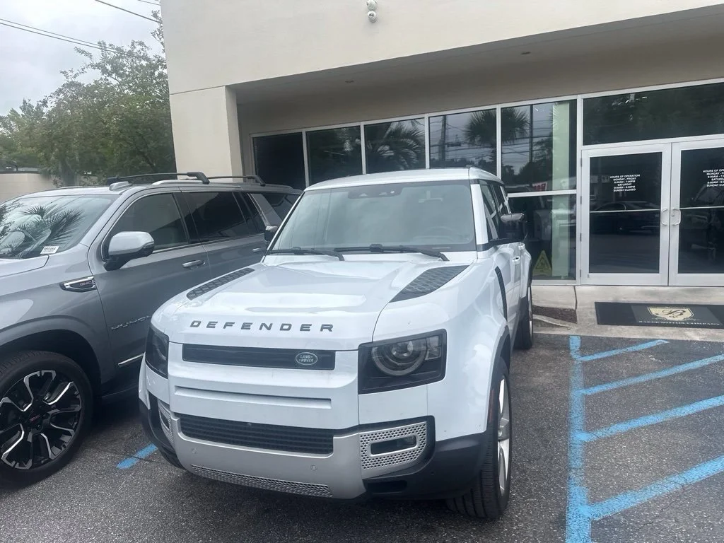 Used 2023 Yulong White Metallic Land Rover SE image 2