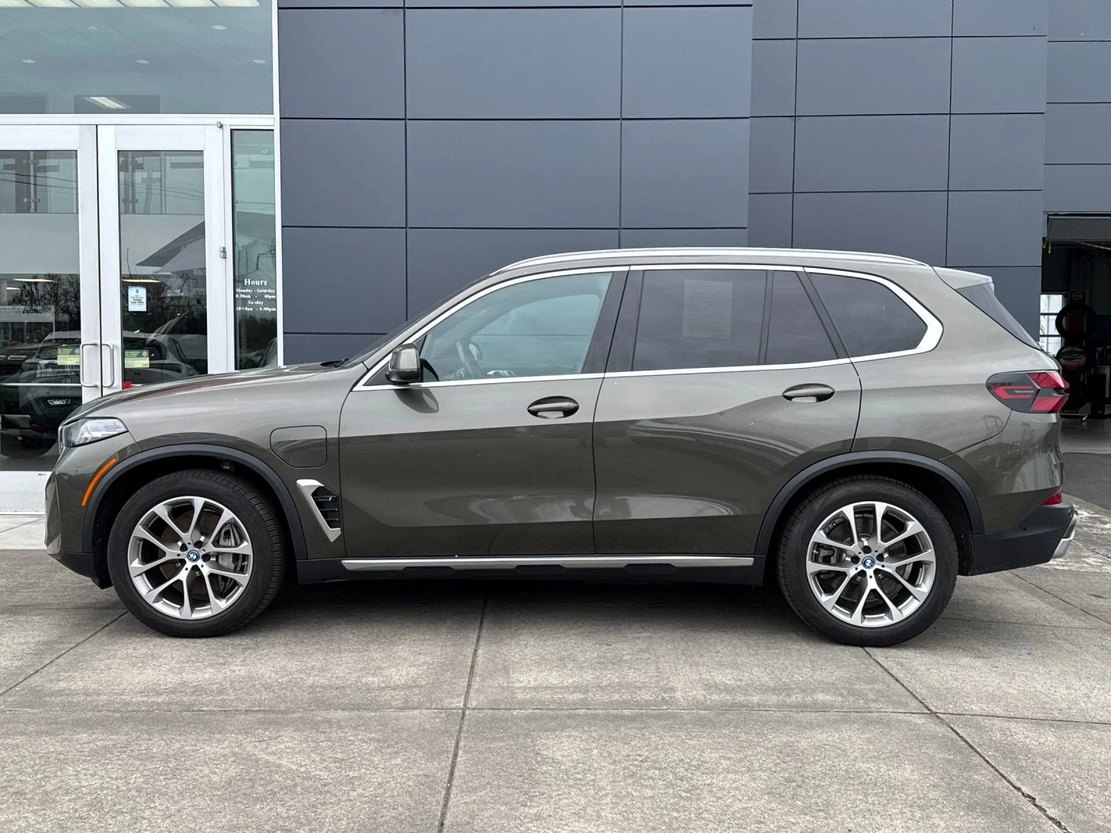 Used 2024 Manhattan Green Metallic BMW xDrive50e image 6