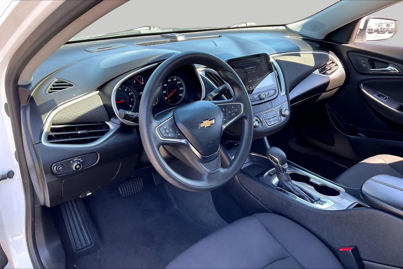 Used 2024 Summit White Chevrolet LT image 18
