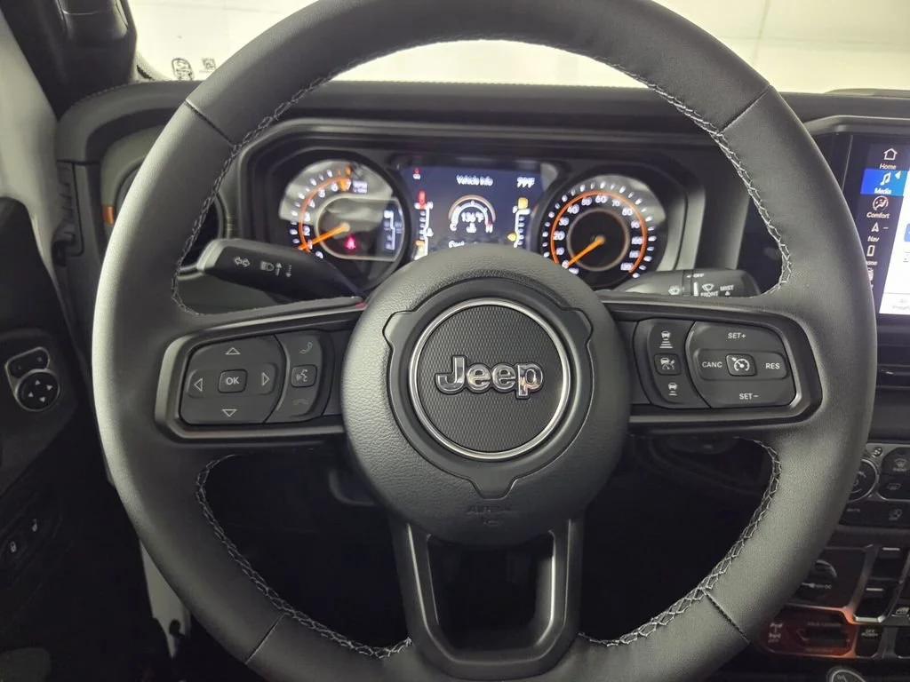 New 2026 Bright White Clear-Coat Exterior Paint Jeep Mojave X image 14