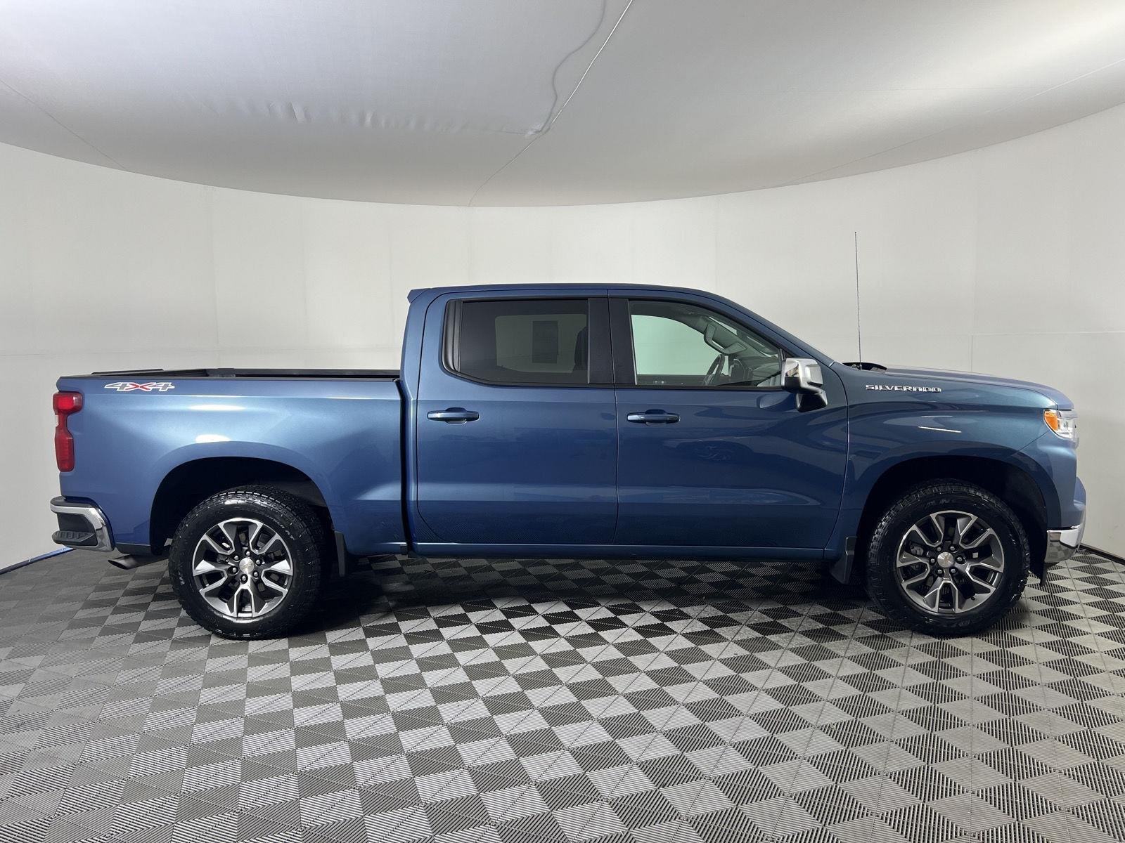 Used 2024 Lakeshore Blue Metallic Chevrolet LT image 23