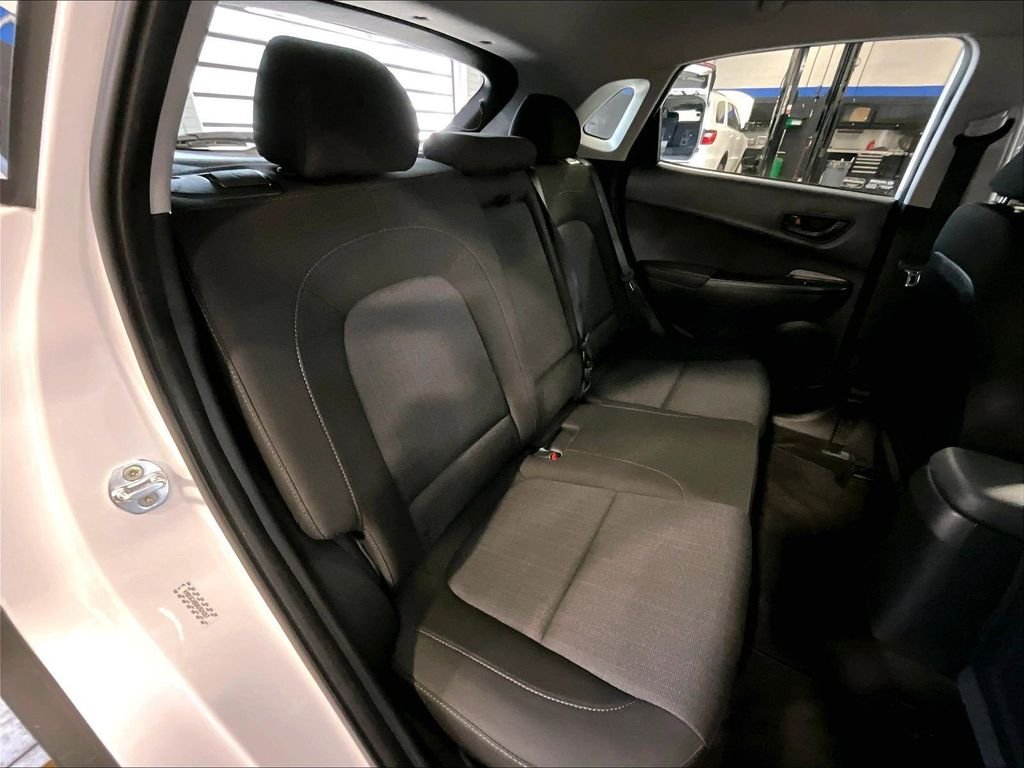 Used 2022 White Hyundai SEL image 16