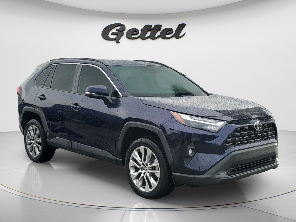 Certified Used 2022  Toyota XLE Premium image 3
