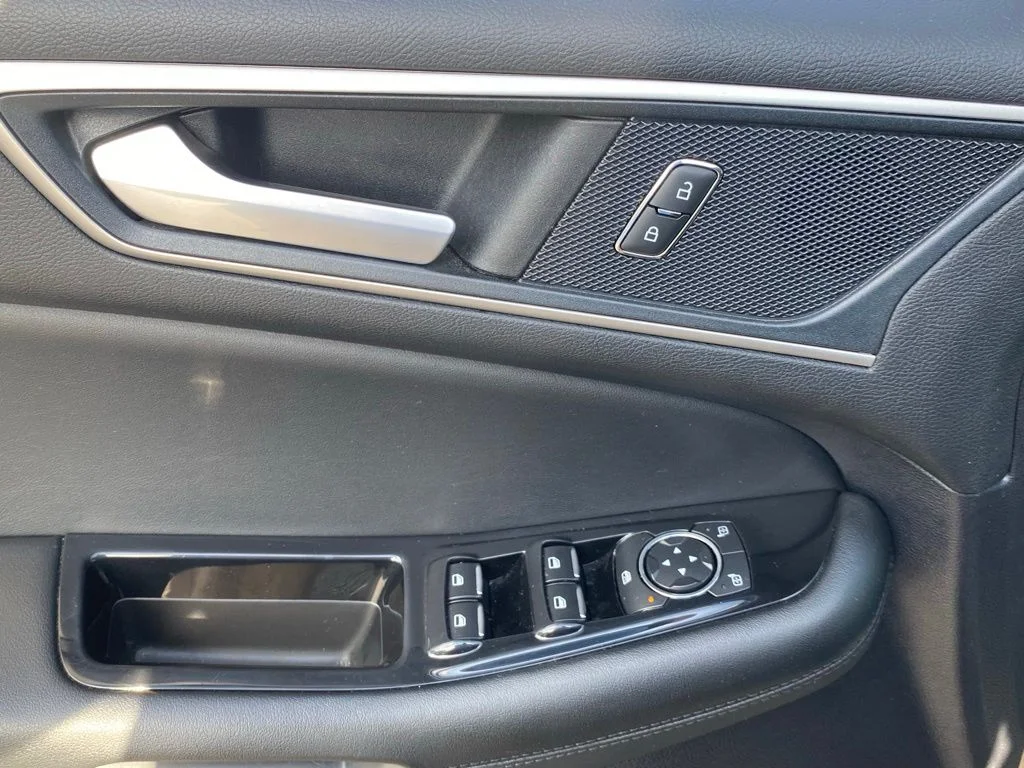 Used 2020 Gold Ford SEL image 24