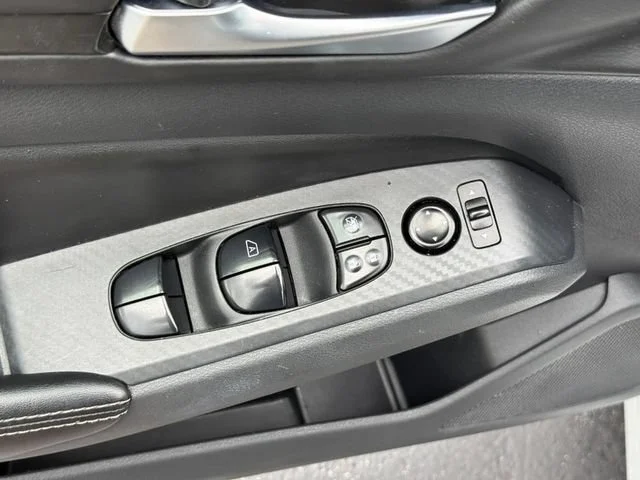 Used 2024 Silver Nissan 2.5 SV image 17
