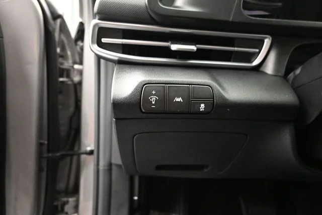 Used 2023 Silver Hyundai SEL image 15