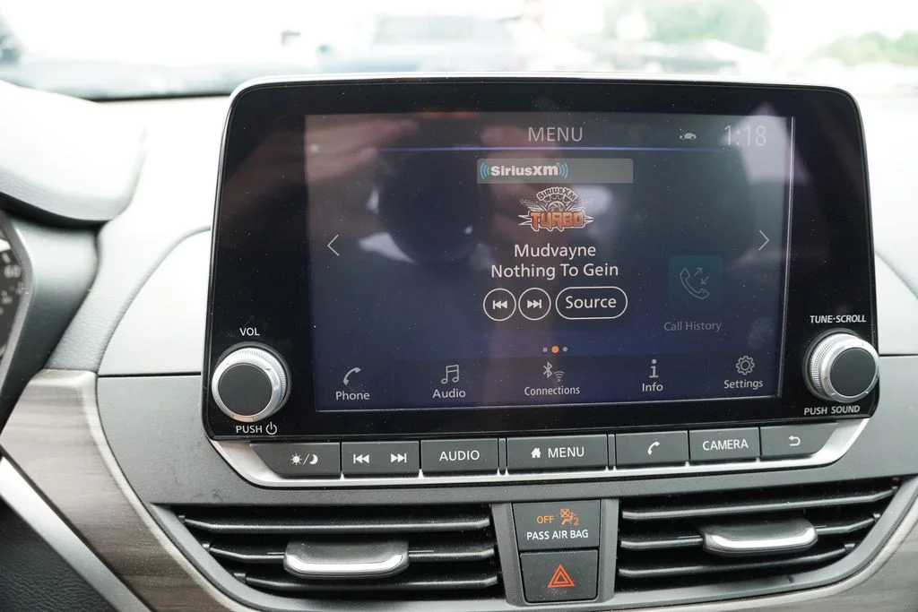 Certified Used 2025 Gun Metallic Nissan 2.5 SV image 5