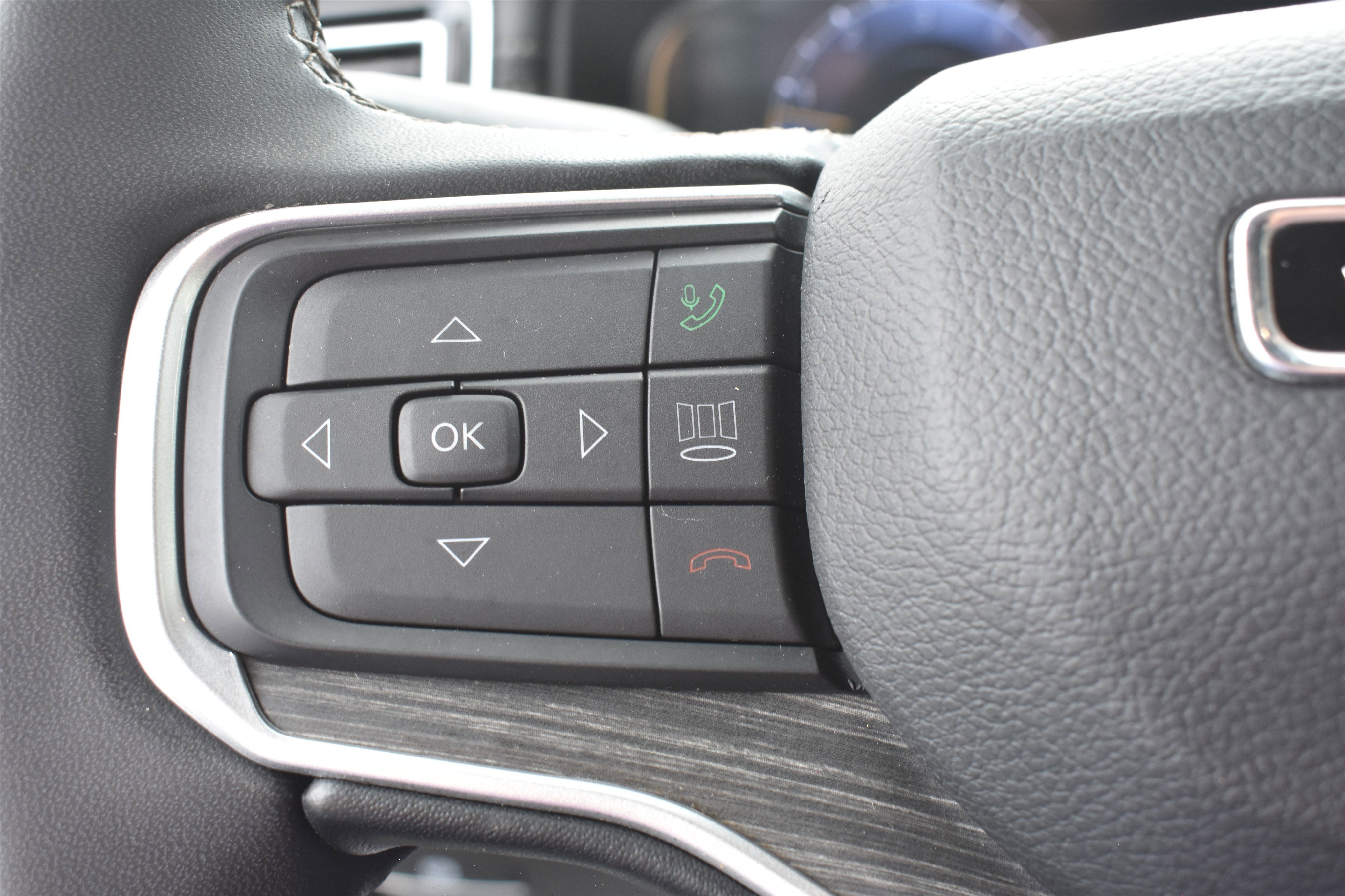 Used 2023 Diamond Black Crystal Pearlcoat Jeep Series II image 21