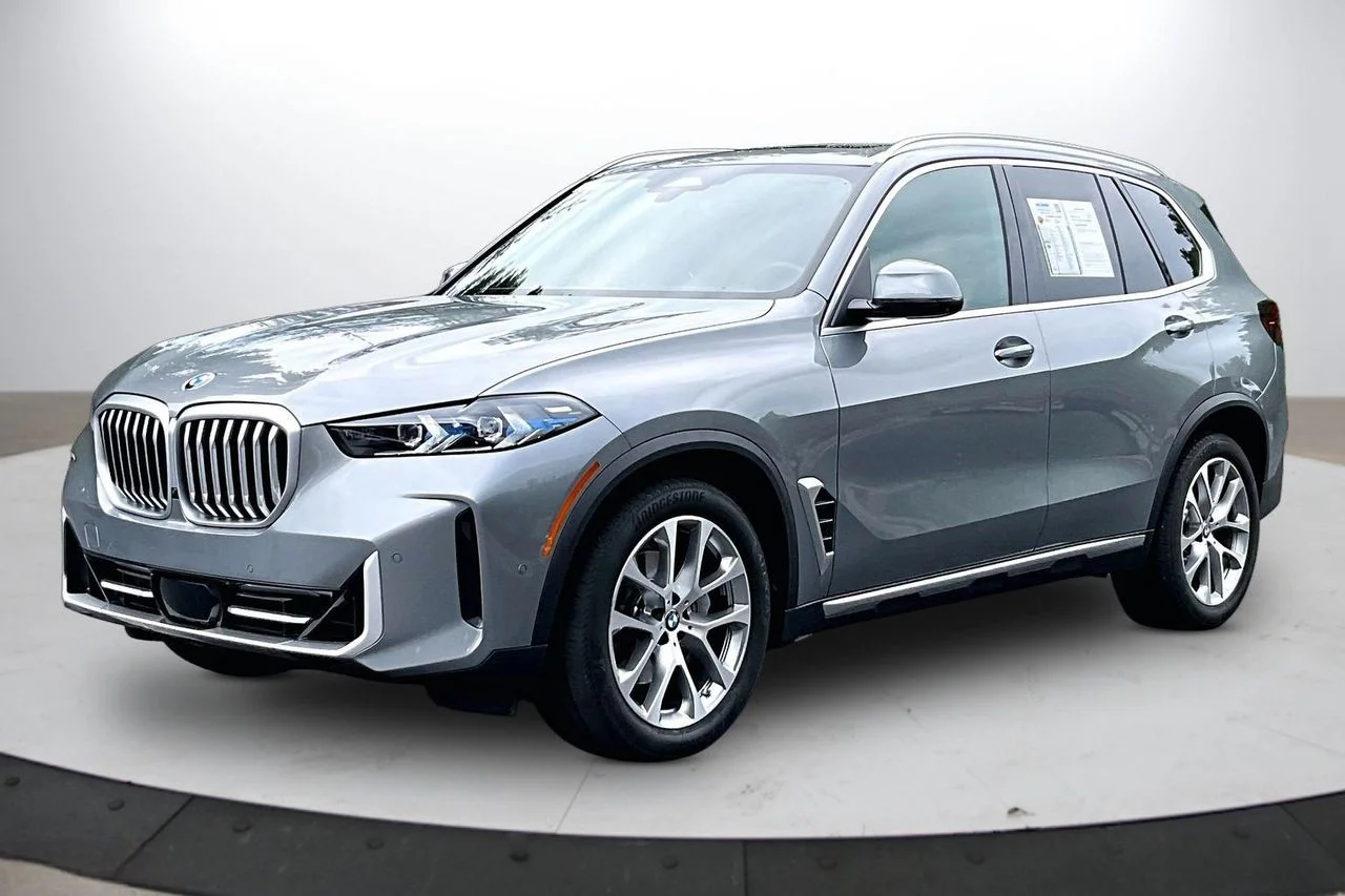 Certified Used 2024 Gray BMW xDrive40i image 4