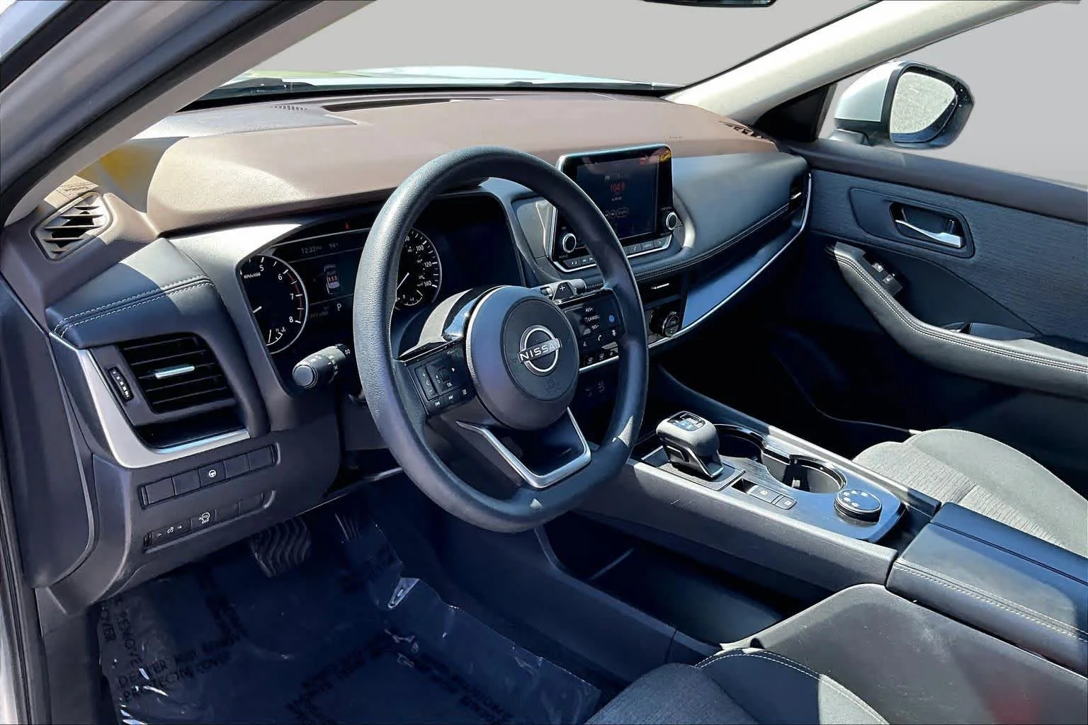 Used 2025 Super Black Nissan SV image 15