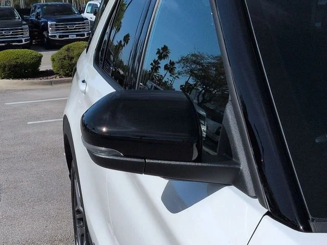 New 2026 Star White Metallic Tri-Coat Ford ST-Line image 12