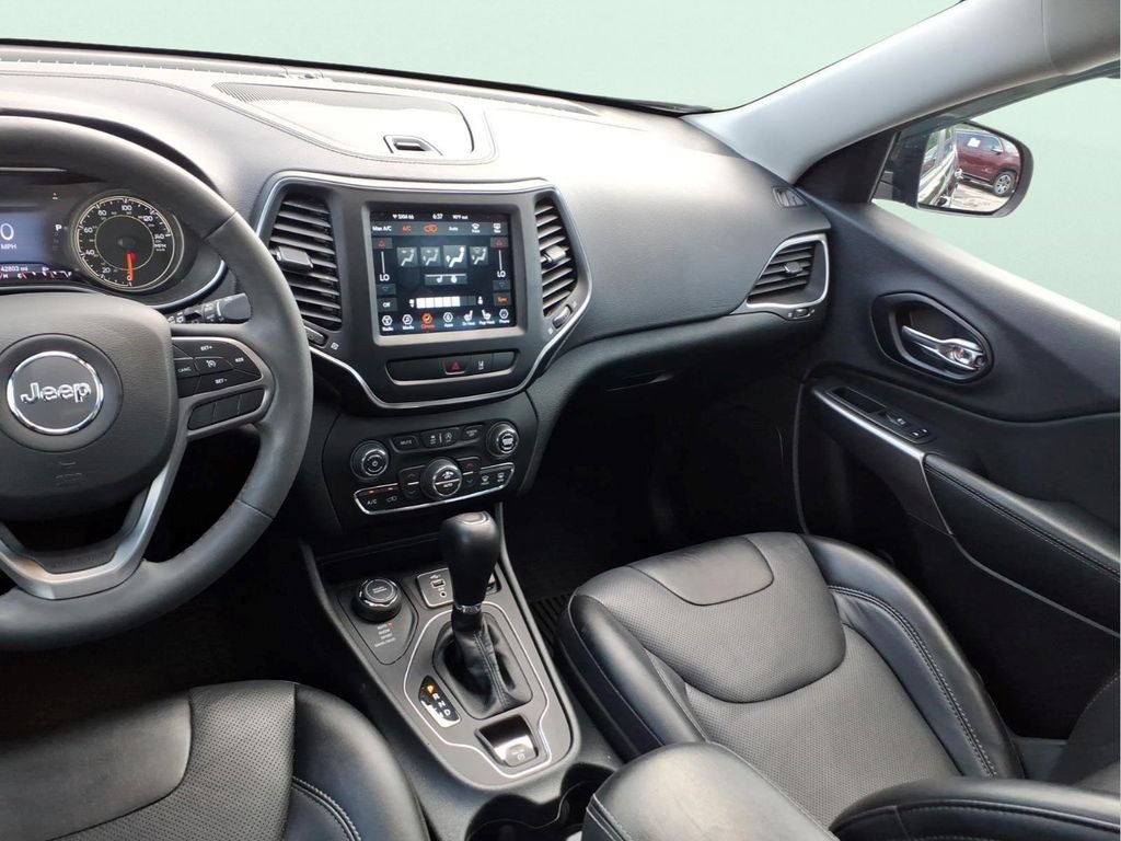 Used 2022 Black Jeep Latitude Lux image 14