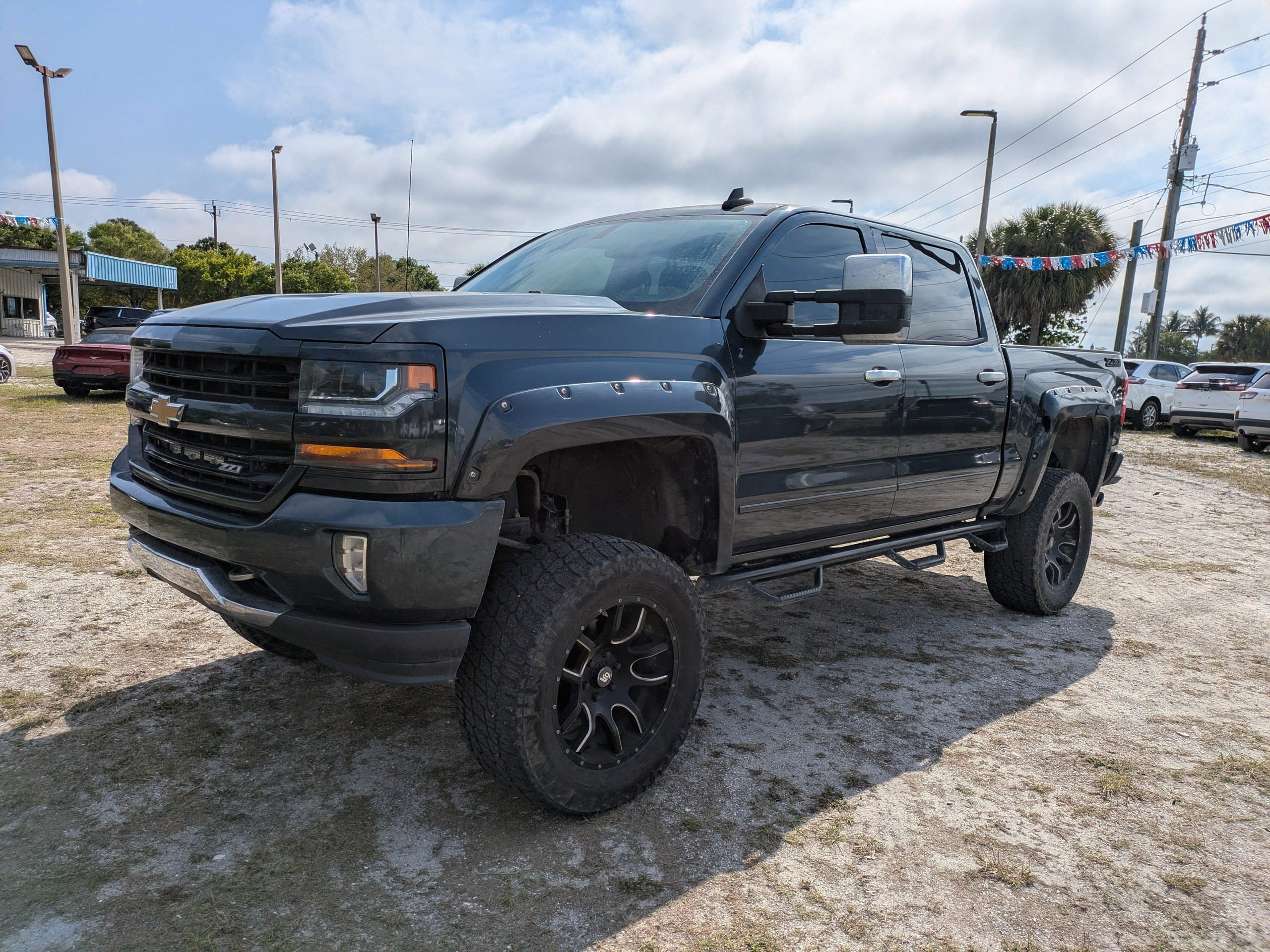 Used 2018 Graphite Metallic Chevrolet LT image 5