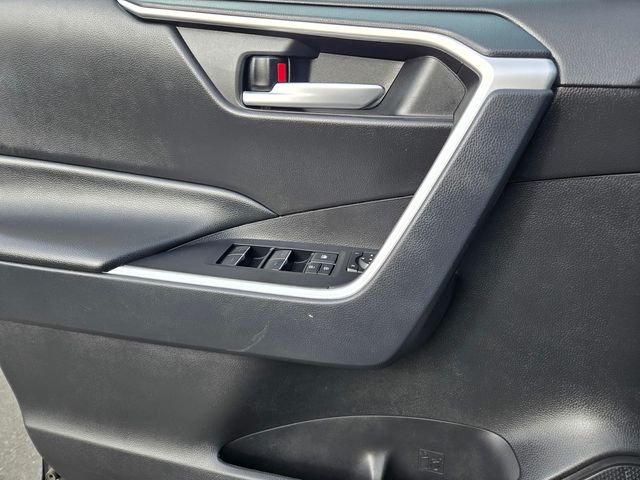 Used 2025  Toyota XLE image 17