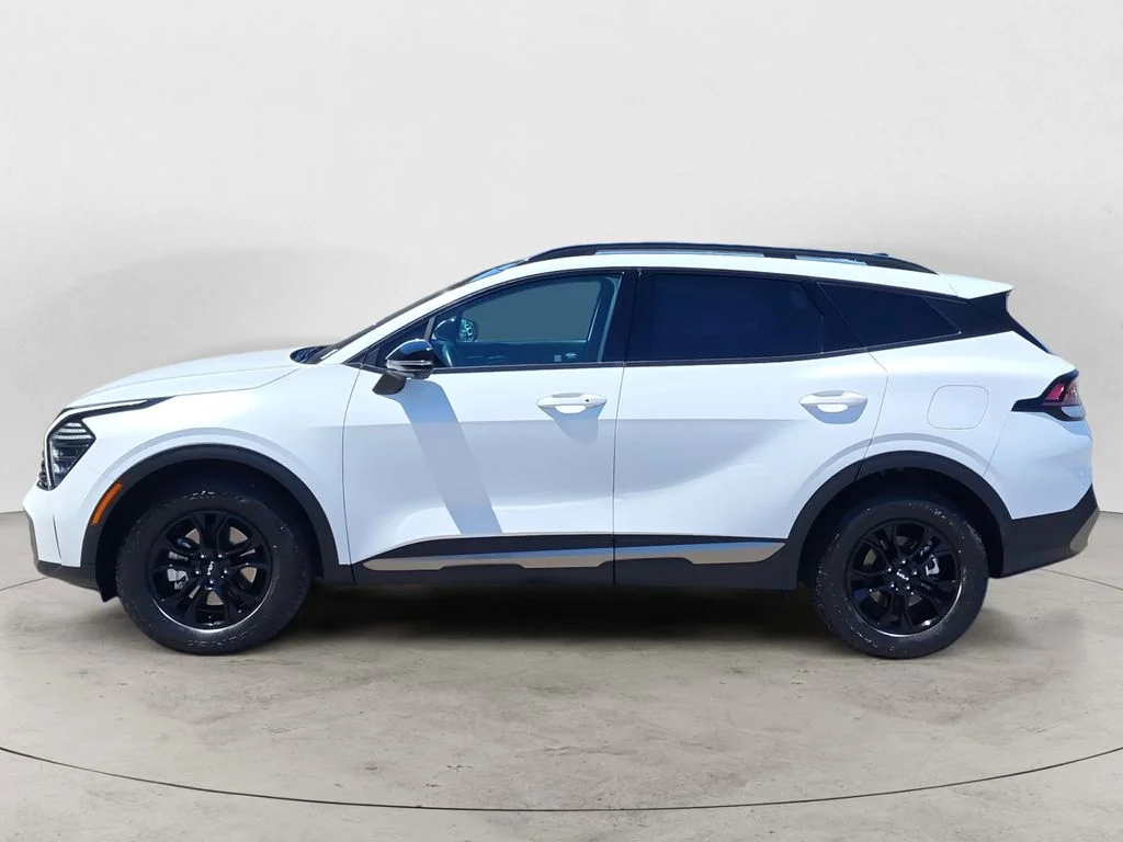 Used 2023 White Kia X-Pro Prestige image 2