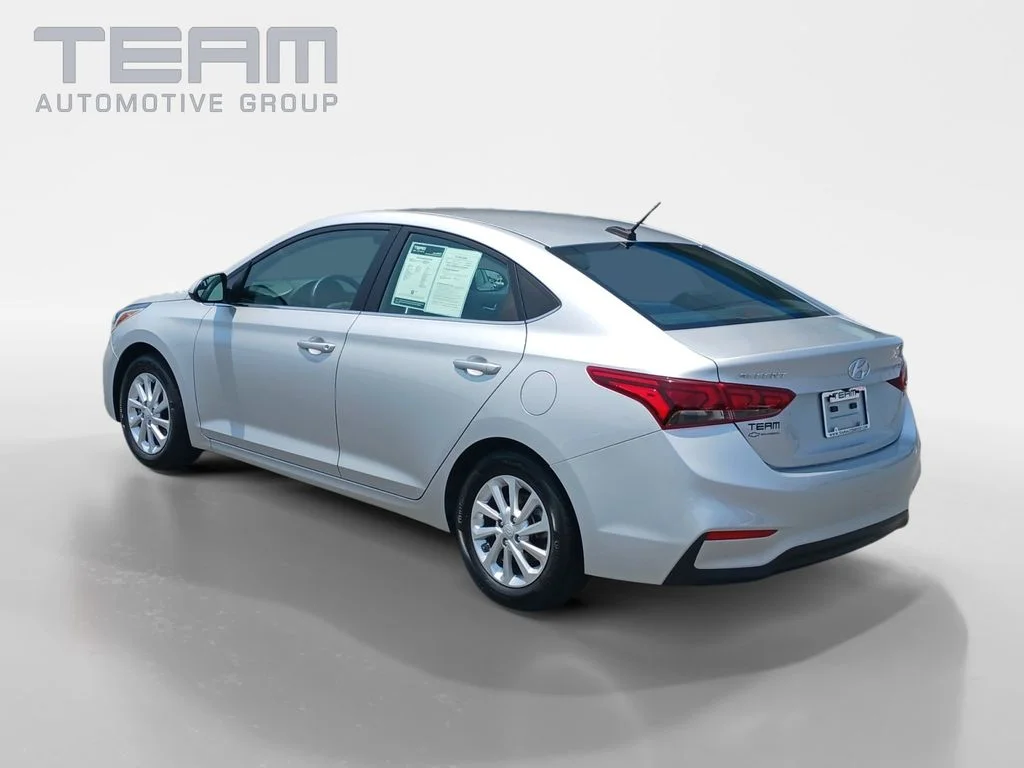 Used 2022 Silver Hyundai SEL image 5