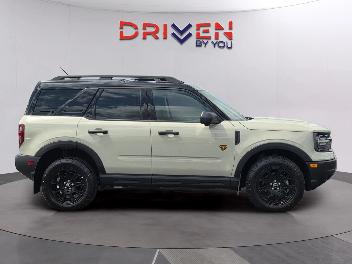 Used 2025 Desert Sand Ford Badlands image 6