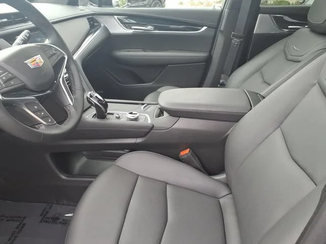 Used 2025 Stellar Black Metallic Cadillac Premium Luxury image 13