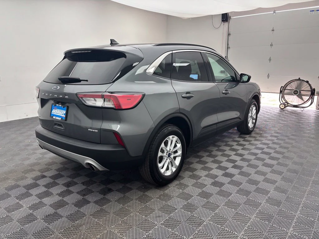 Used 2022 Gray Ford SE image 8