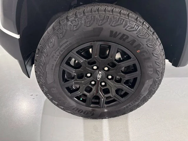 Used 2024 White Chevrolet Trail Boss image 4