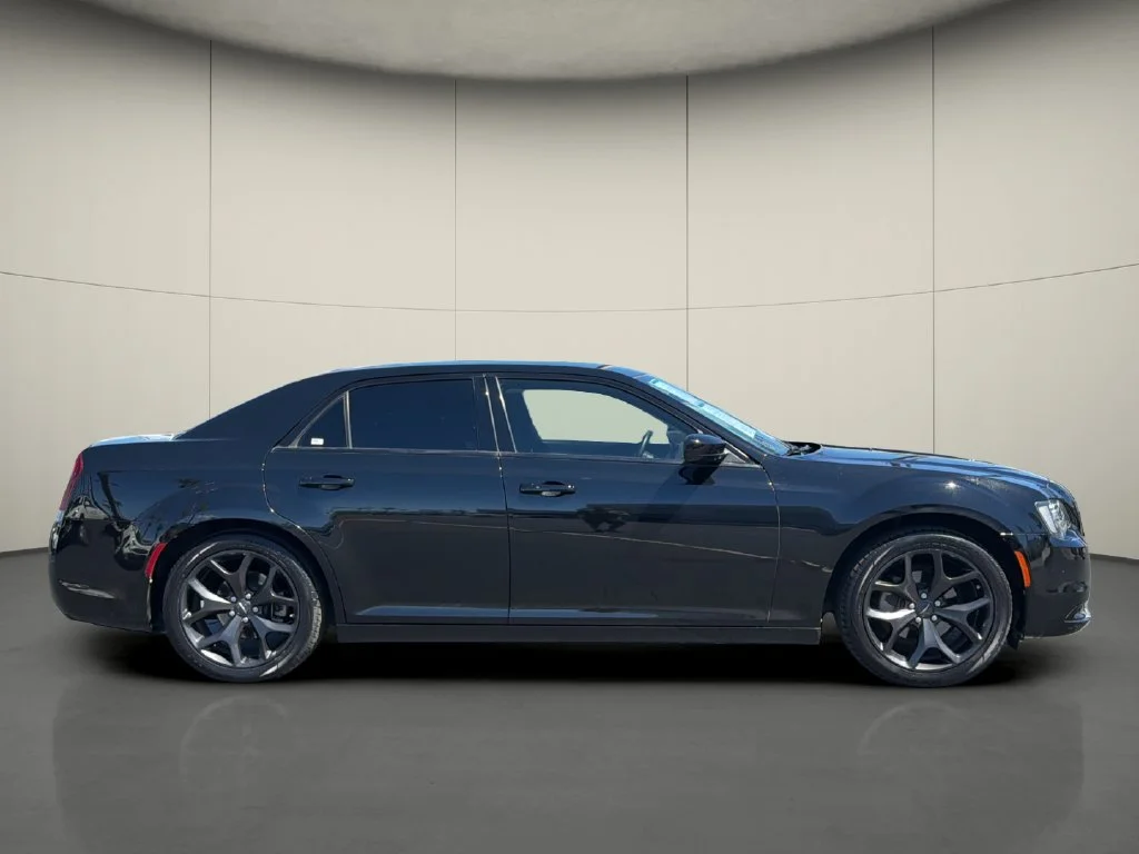 Used 2022 Black Chrysler Touring image 8