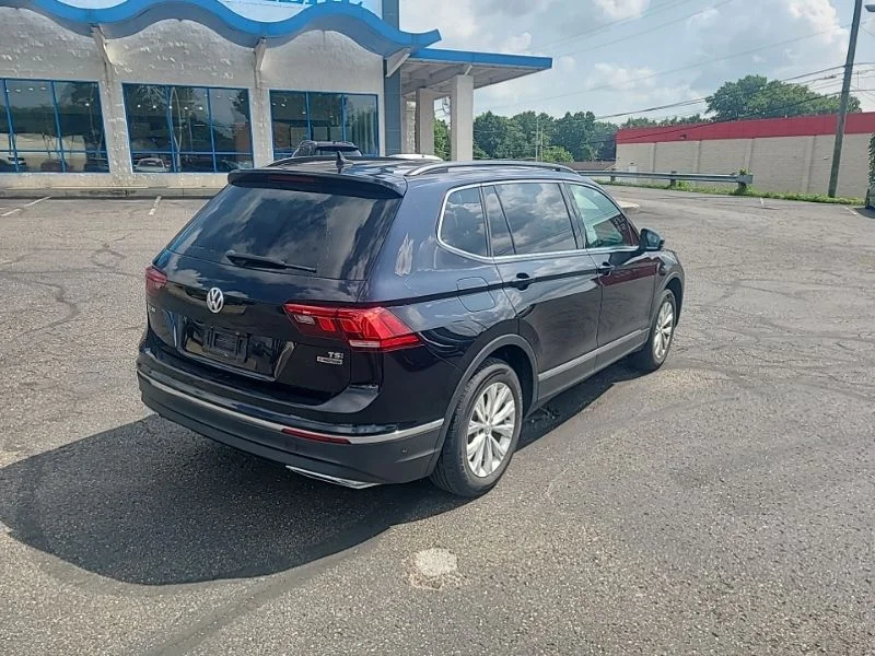Used 2018 Black Volkswagen 2.0T SE image 5