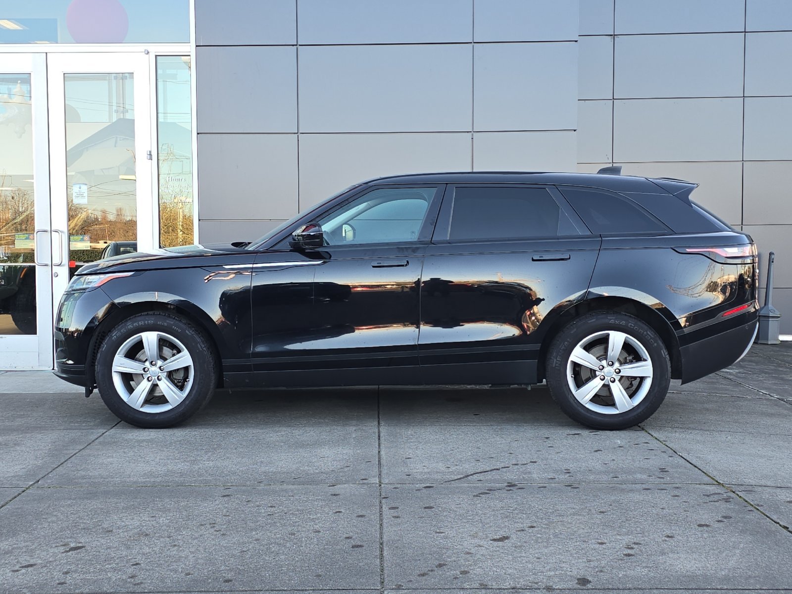 Used 2020 Black Land Rover S image 7
