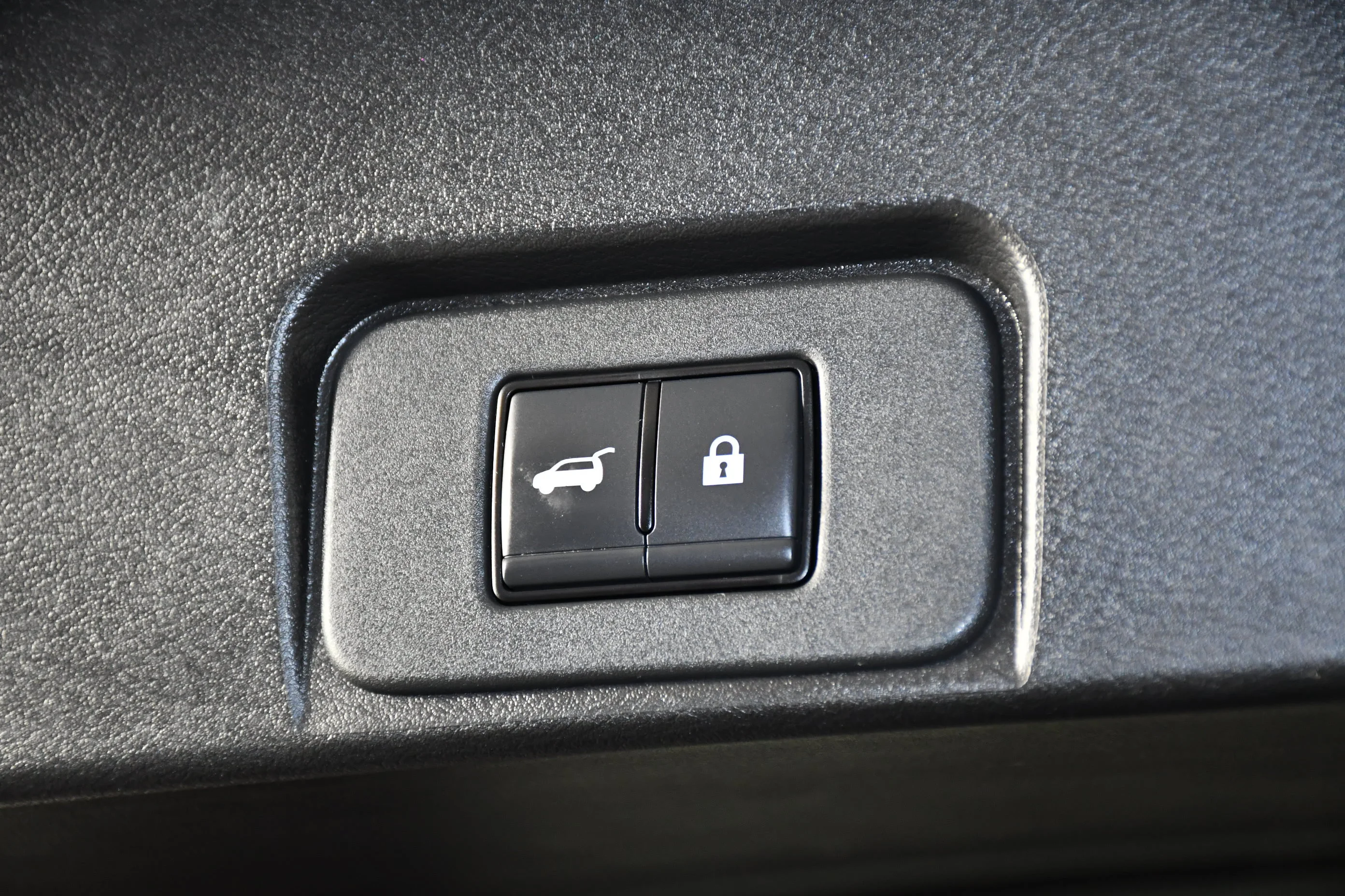 Used 2025 Deep Ocean Blue Pearl Nissan SV image 48