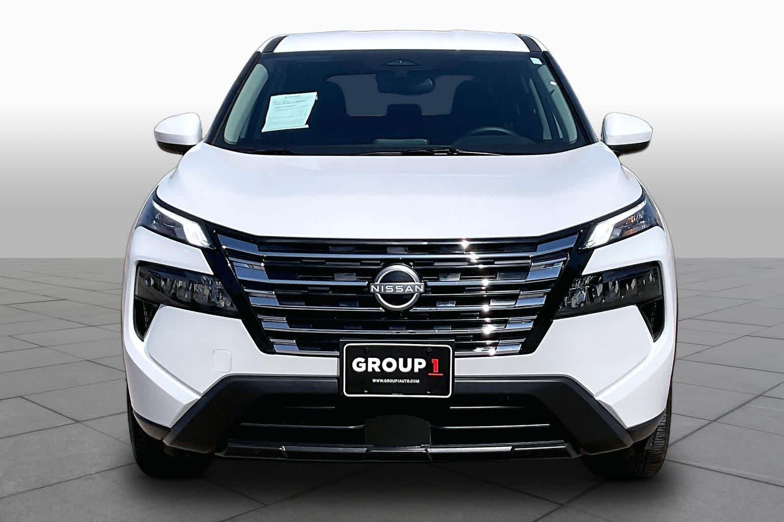 Used 2025 Everest White P Nissan SV image 4