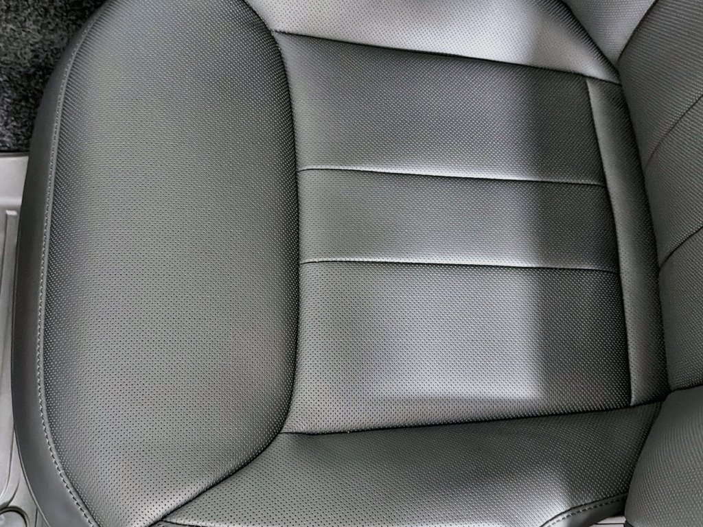New 2027 Santorini Black Land Rover SE image 20