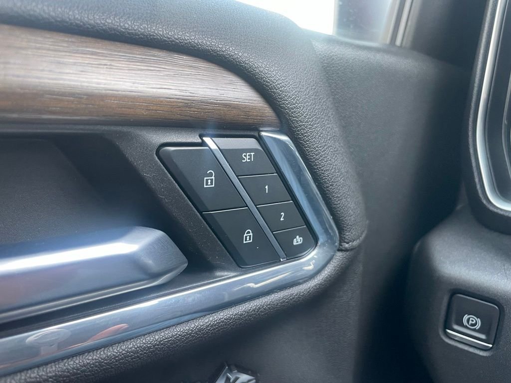 Used 2023 Red Chevrolet High Country image 22