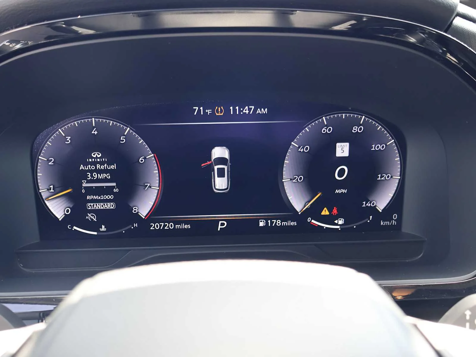 Certified Used 2025 Mineral Black INFINITI LUXE image 14
