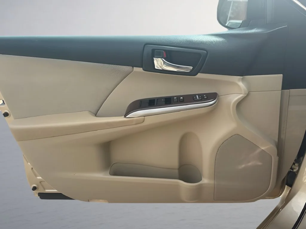 Used 2012 Gold Toyota XLE image 20
