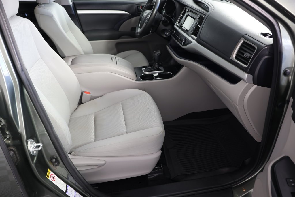 2017 Toyota Highlander LE - Photo 22