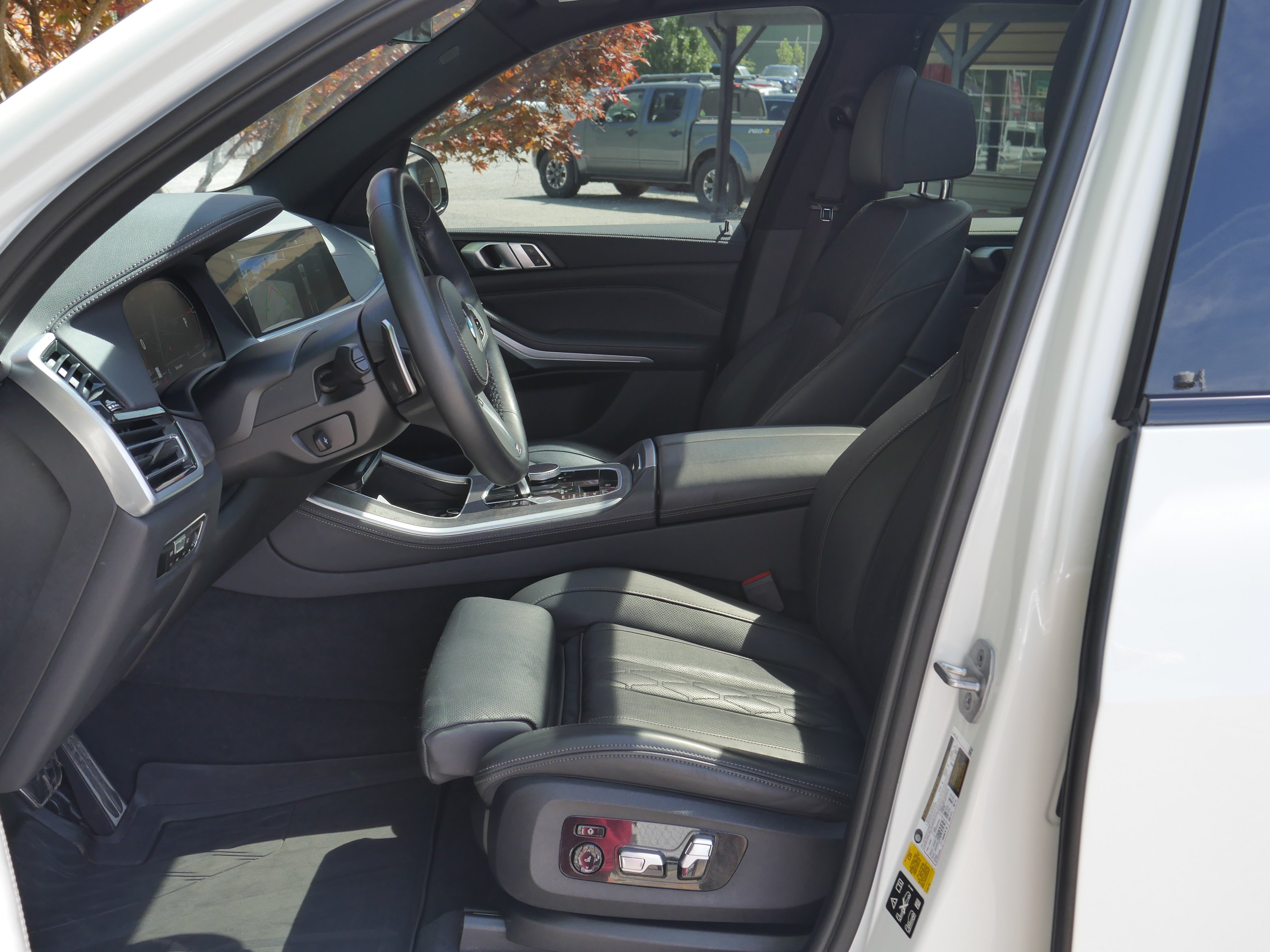 Used 2022 Alpine White BMW xDrive40i image 3