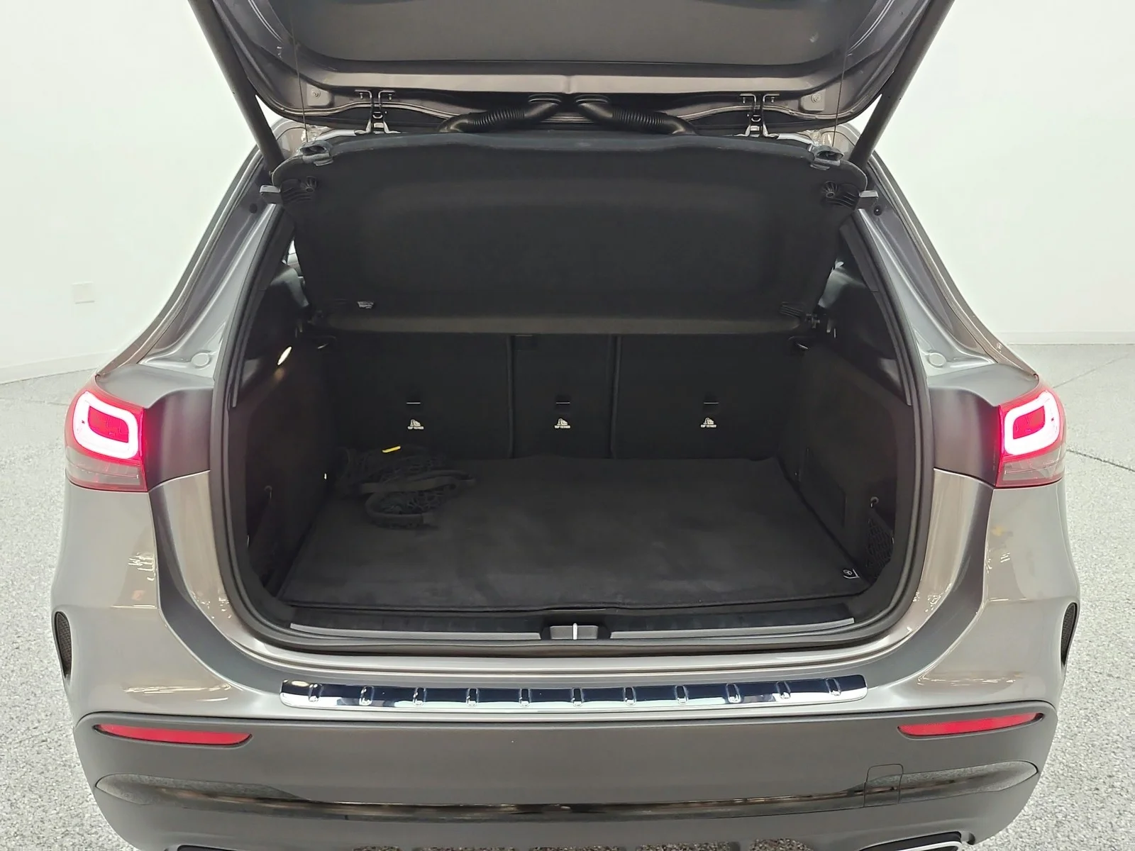 Used 2022 Mountain Grey Metallic Mercedes-Benz GLA 250 SUV image 18
