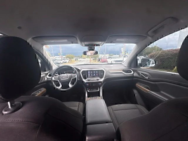 Used 2023 White GMC SLE image 19