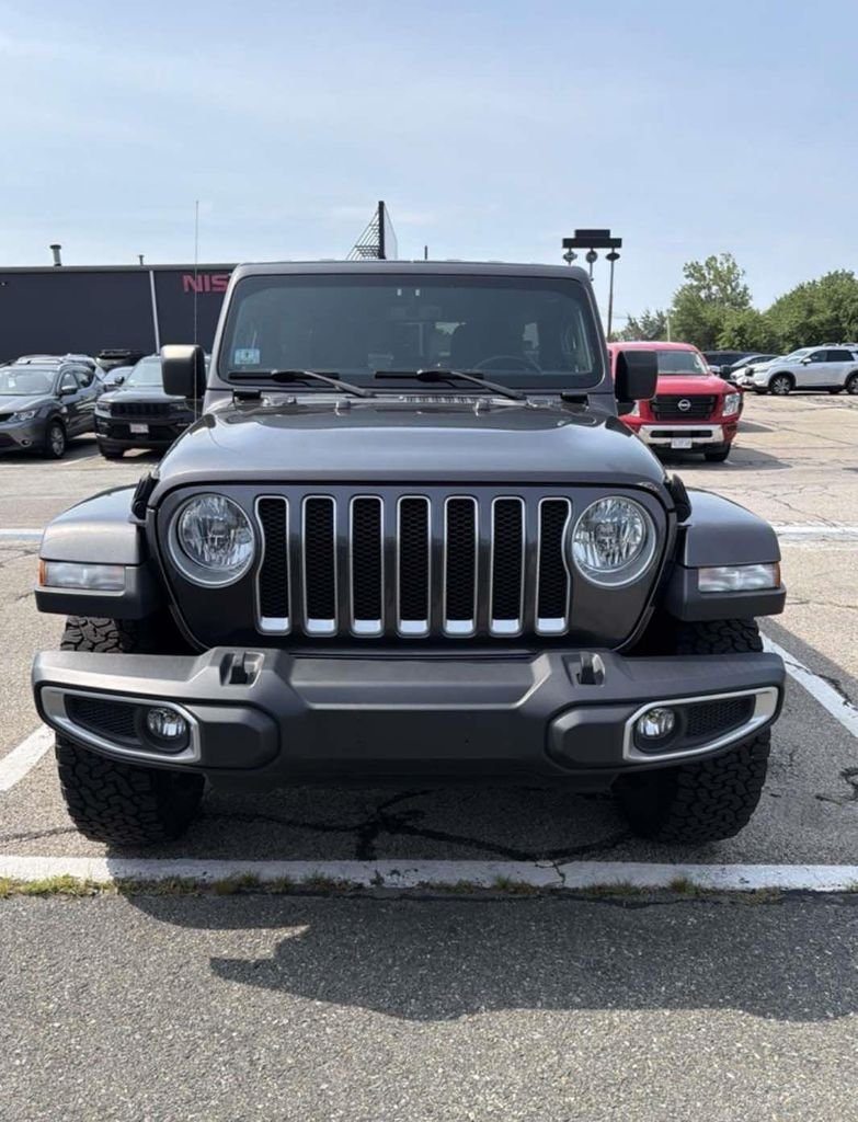 Used 2018 Gray Jeep Unlimited Sahara image 3