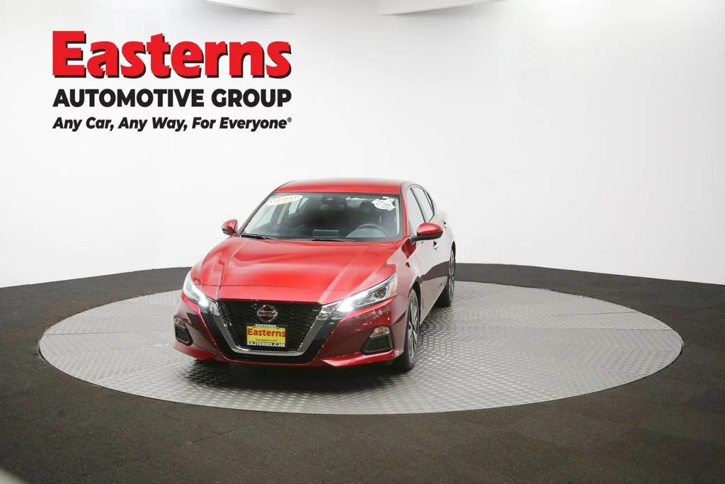 Used 2022 Red Nissan 2.5 SV image 50