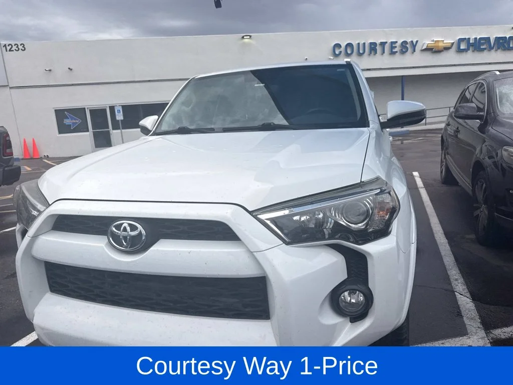 Used 2018 White Toyota SR5 image 5