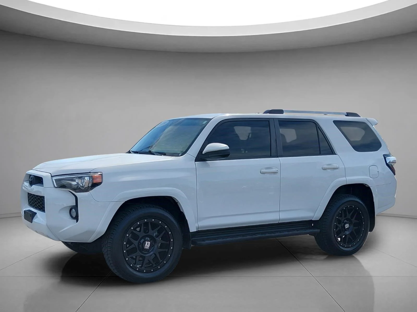 Used 2019 Super White Toyota SR5 image 1