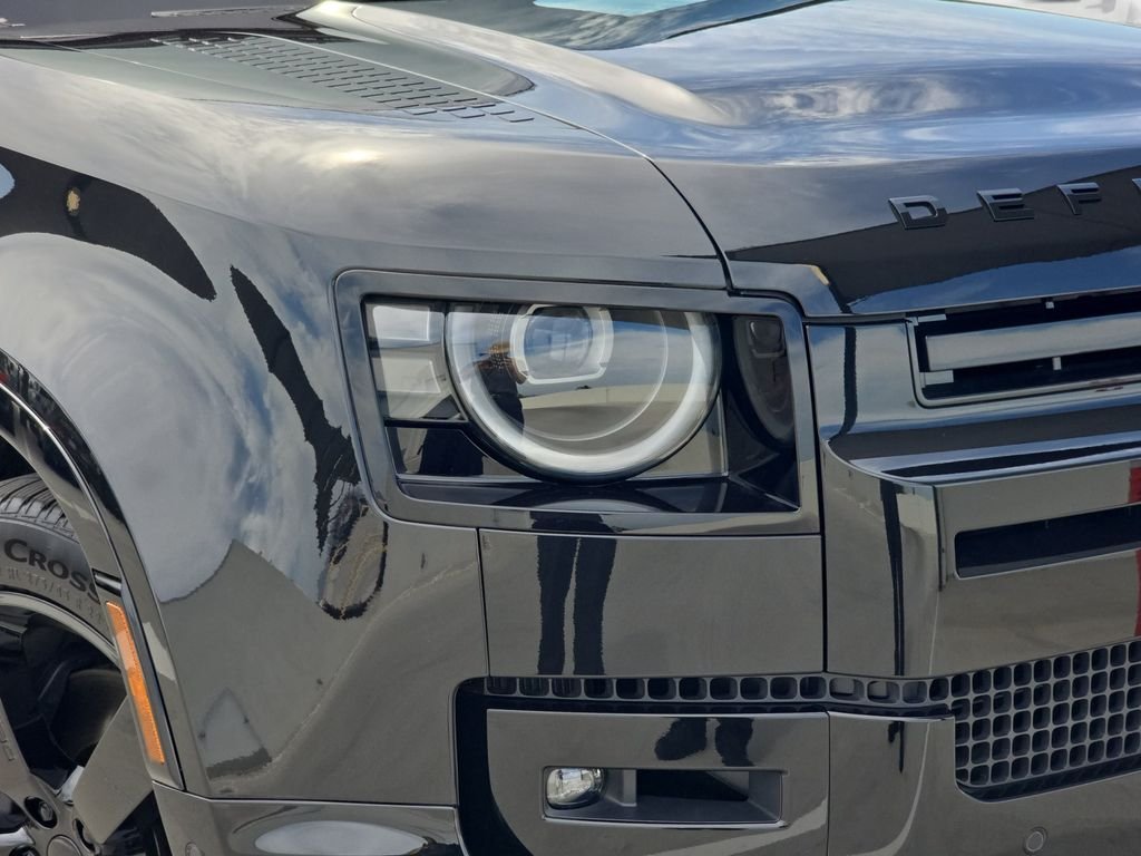 New 2026 Black Land Rover X-Dynamic SE image 33