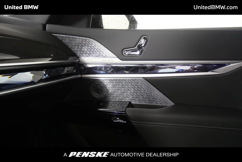New 2026 Black Sapphire Metallic BMW 760i xDrive image 25